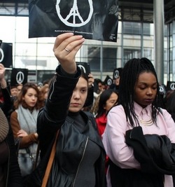#Attentats à Paris : l'hommage du monde étudiant - sorbonne minute de silence