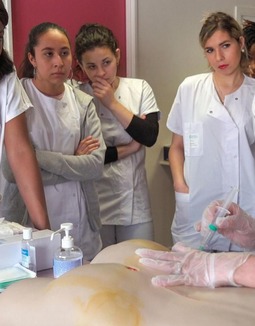 En immersion avec les élèves infirmiers de Montreuil  - infirmiers, infirmier, infirmières, infirmière, immersion, documentaire,